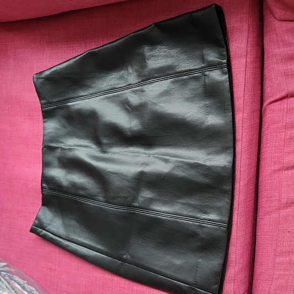 NWOT aritzia babaton modern mini leather skirt black 6 - Picture 4 of 7